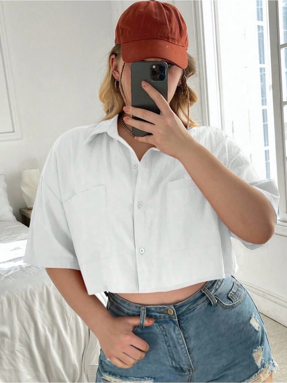 Cropped White Button-Up Shirt - Short Sleeve